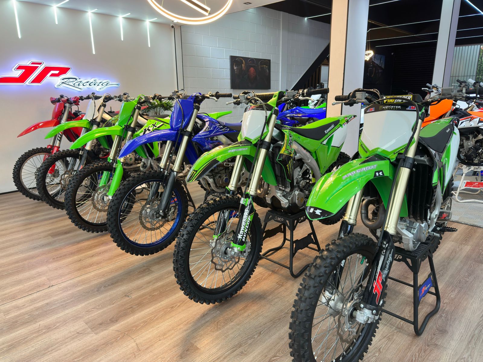 JP Racing celebra 71 mil seguidores com condição especial na compra de motos! Confira