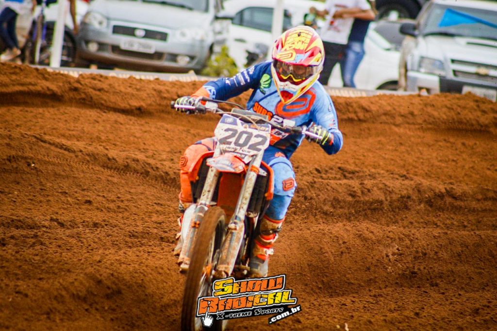 Henrique Henicka tem fim de semana dif&iacute;cil na 4&ordf; etapa do Brasileiro