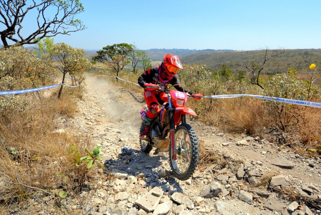 Honda Racing: Bruno Crivilin e B&aacute;rbara Neves consagram se campe&otilde;es no Brasileiro de Enduro FIM