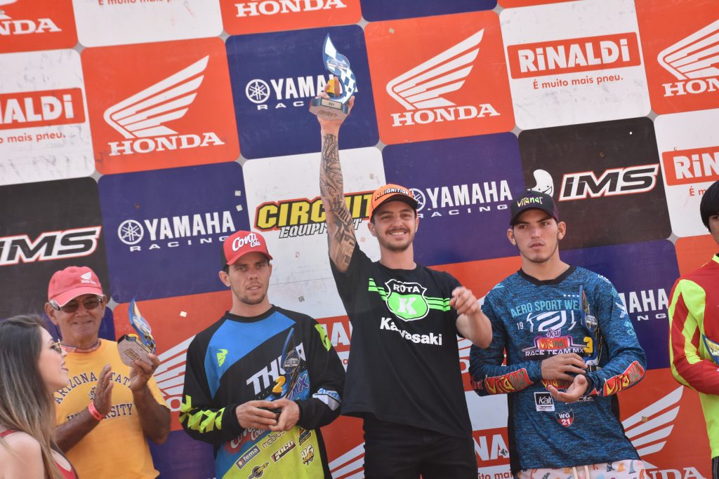 Rota Kawasaki conquista duas vezes o topo do p&oacute;dio na 6&ordf; etapa do Brasileiro de MX