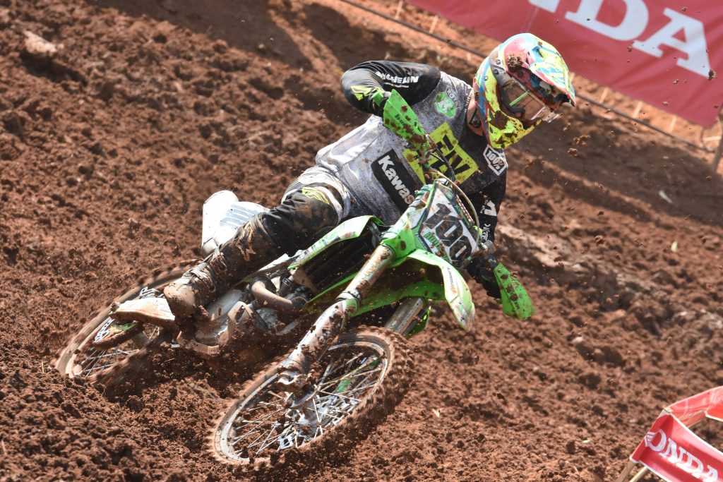 Rota Kawasaki conquista duas vezes o topo do p&oacute;dio na 6&ordf; etapa do Brasileiro de MX
