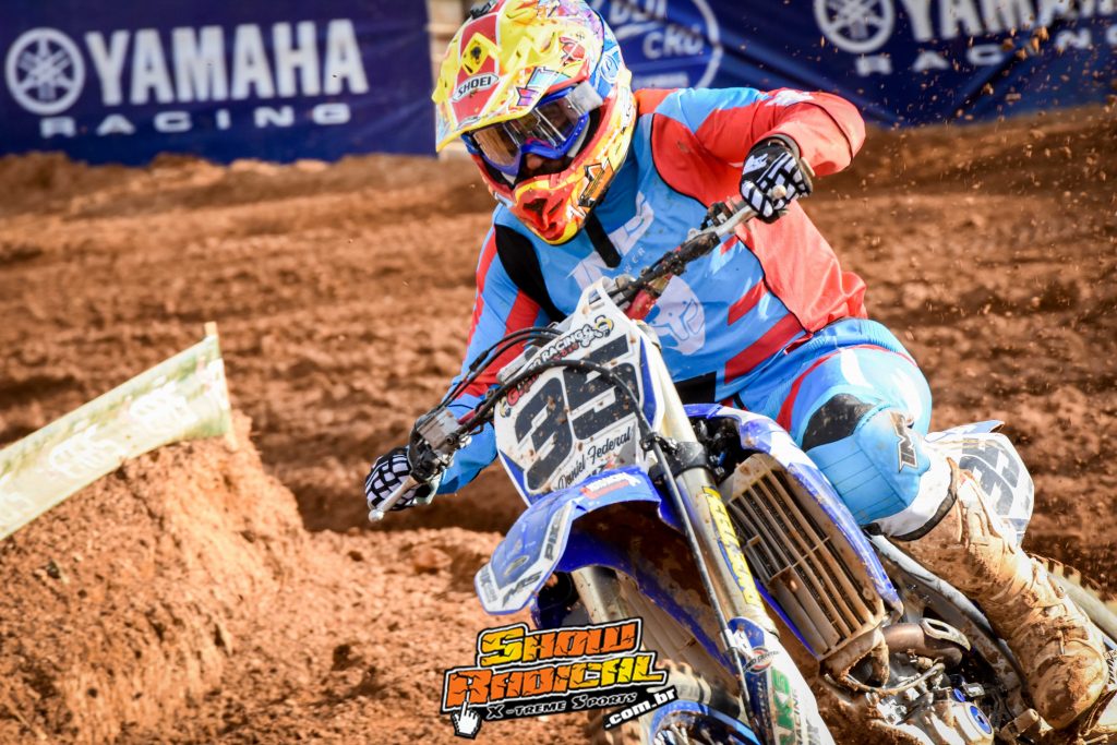 Gustavo Torres conquista em casa t&iacute;tulo de campe&atilde;o brasileiro de motocross na 50cc
