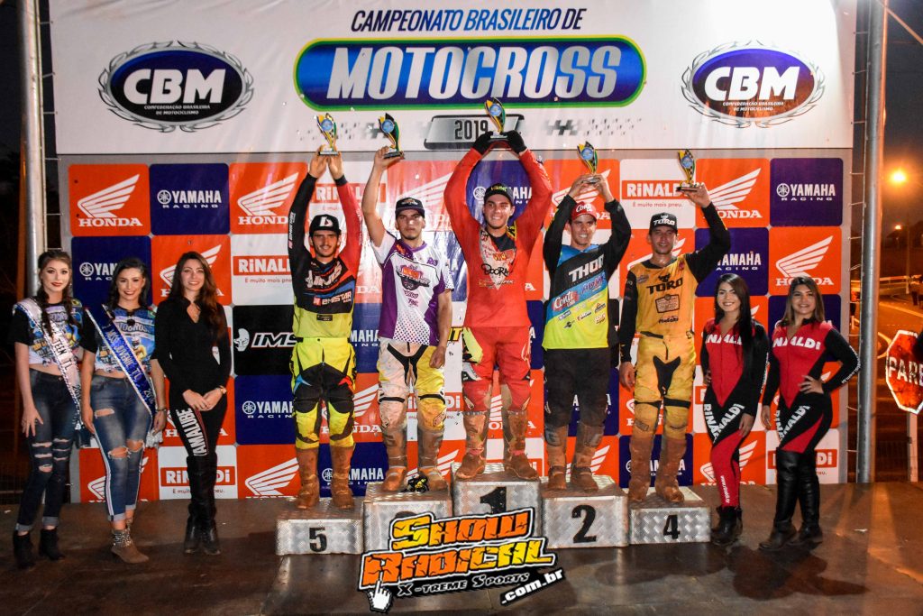 Team VitaNat no topo do p&oacute;dio no Brasileiro de Motocross em Tr&ecirc;s Lagoas MS