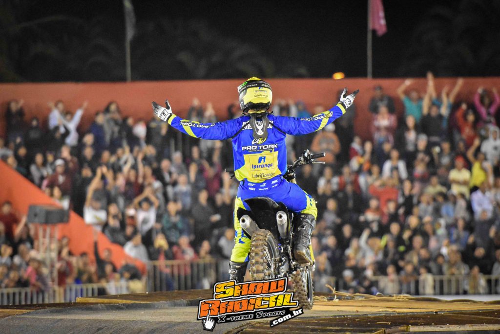 Hector Assun&ccedil;&atilde;o vence a segunda etapa do Arena Cross em Ilhabela