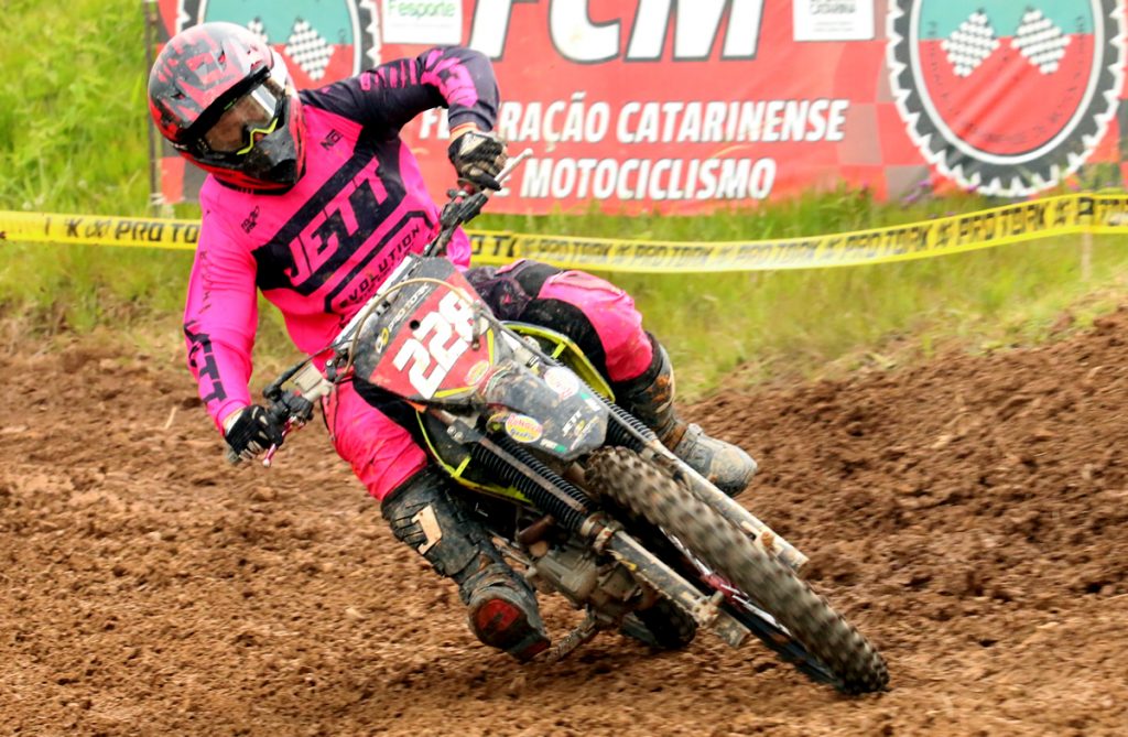 Brasileiro de Velocross: Rafael Faria domina a grande final em S&atilde;o Bento do Sul SC