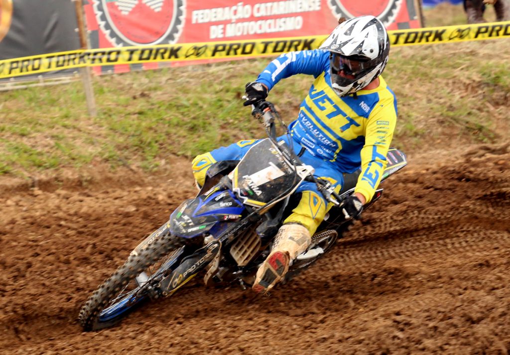 Brasileiro de Velocross: Rafael Faria domina a grande final em S&atilde;o Bento do Sul SC