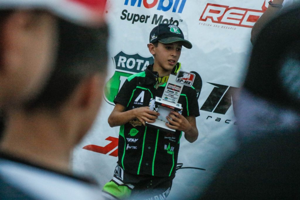 Equipe Rota Kawasaki conquista o p&uacute;blico na Copa S&atilde;o Paulo de Motocross em Apia&iacute; SP