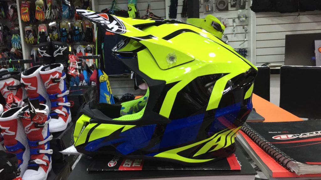 Giga Racing recebe nova cole&ccedil;&atilde;o Airoh no Paraguay, confira!