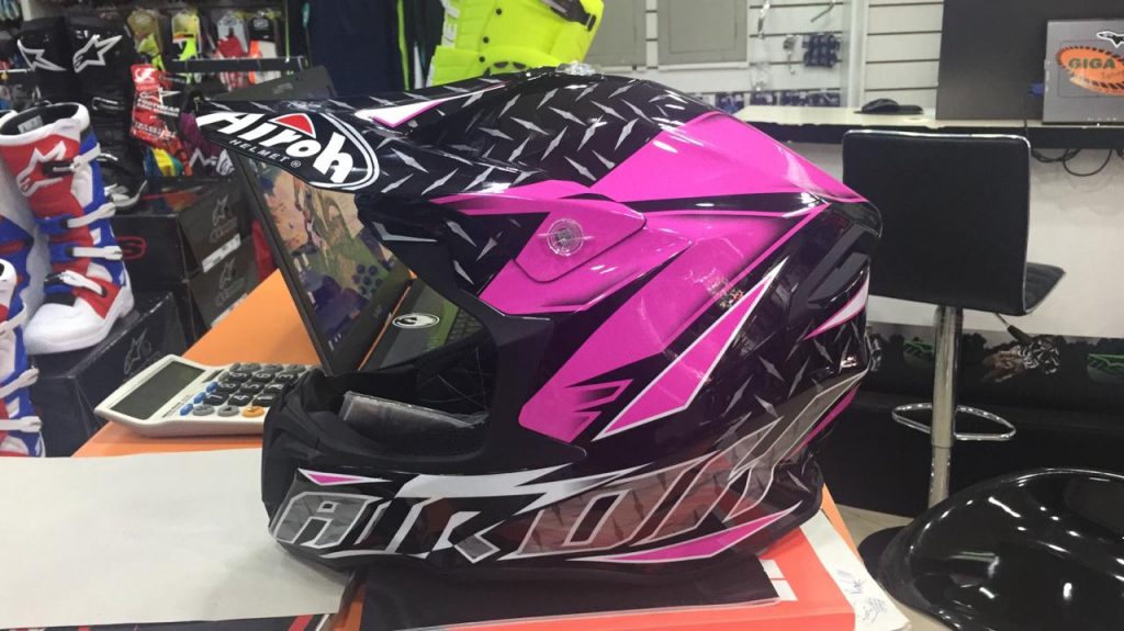 Giga Racing recebe nova cole&ccedil;&atilde;o Airoh no Paraguay, confira!