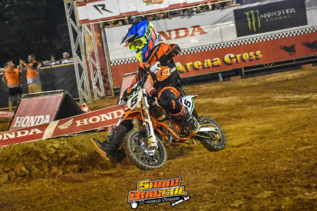 Jetro Salazar vence a terceira etapa do Arena Cross em Ilhabela