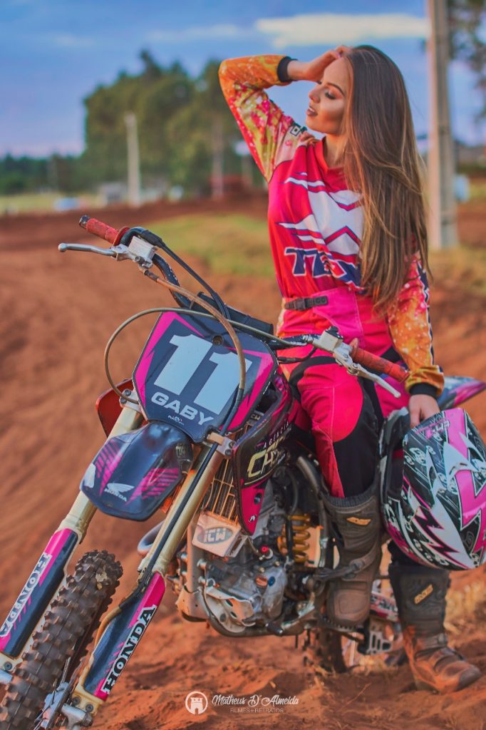 Conhe&ccedil;a Gaby Penrabel a piloto e modelo do Mato Grosso do Sul