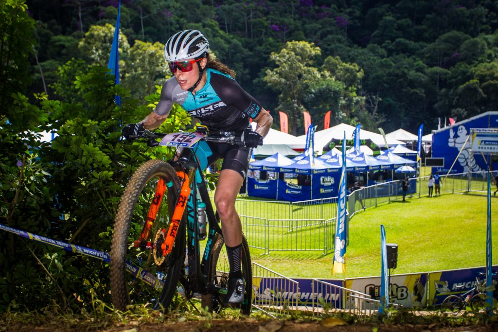 Avancini vence em casa e Jaqueline Mour&atilde;o estreia com vit&oacute;ria no XCC da CIMTB Michelin