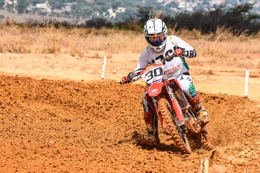 Disputa da MX Elite muda lideran&ccedil;a do campeonato neste s&aacute;bado em MG