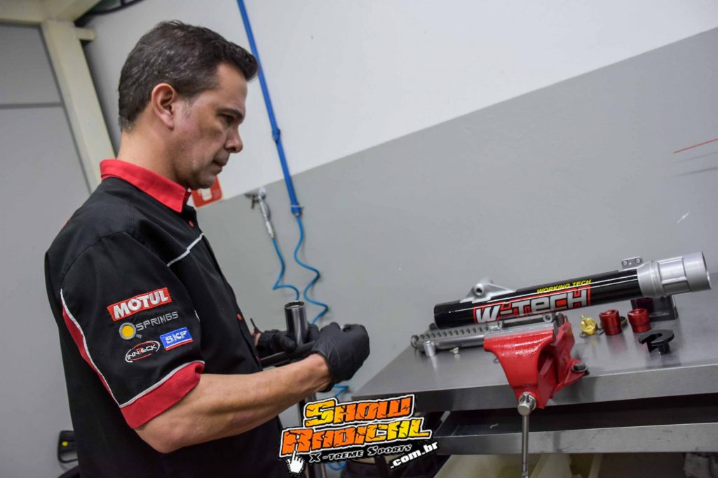 Suspens&otilde;es W-Tech para CRF 250F, instalamos na moto do site