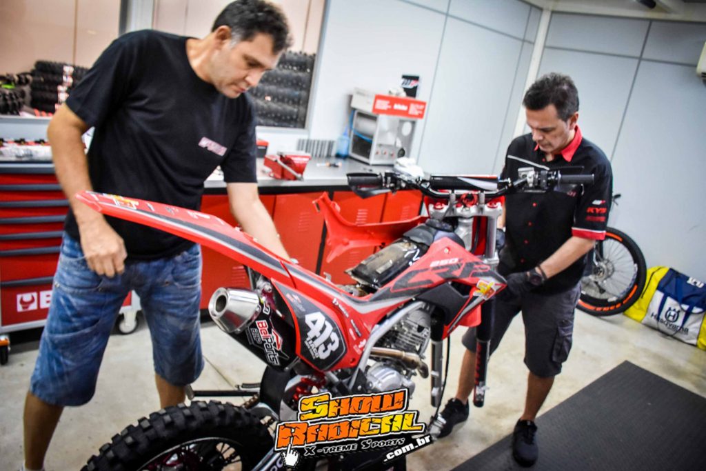 Suspens&otilde;es W-Tech para CRF 250F, instalamos na moto do site