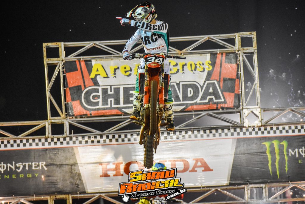 Hector Assun&ccedil;&atilde;o vence a primeira noite de disputas da final do Arena Cross 2019 no Sal&atilde;o Duas Rodas