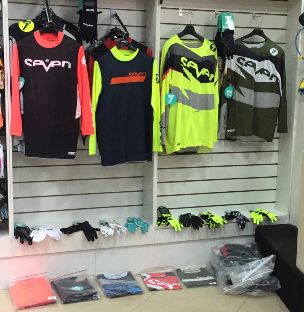 Marca norte americana SEVEN Racing desembarca na loja Giga Racing PY