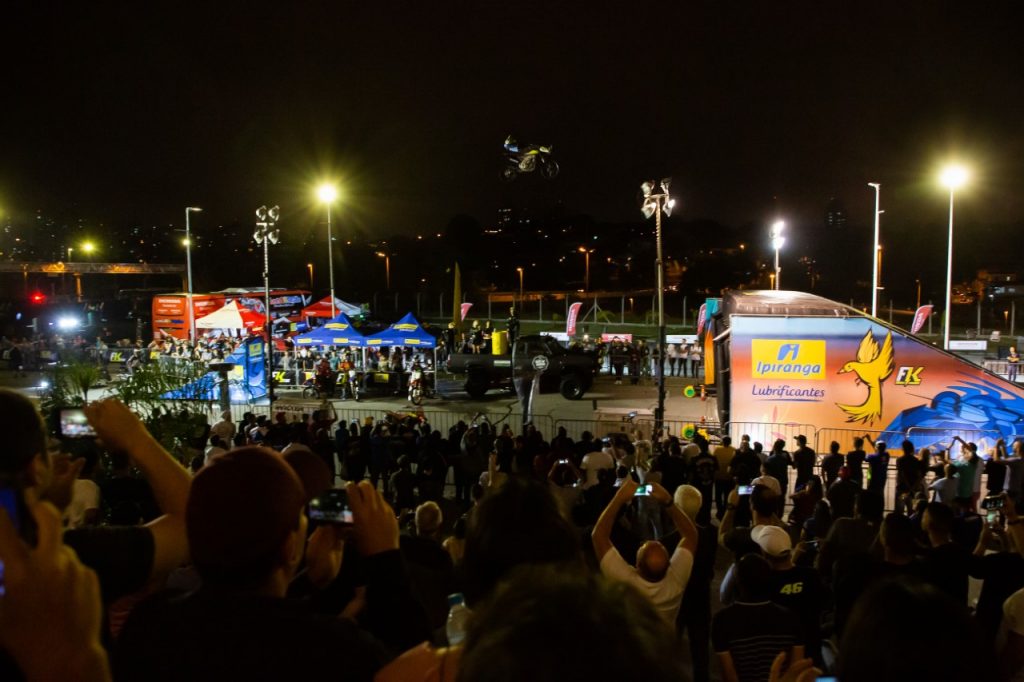 Fred Kyrillos vai al&eacute;m do Freestyle Motocross e mostra outros talentos no Sal&atilde;o das Duas Rodas 2019